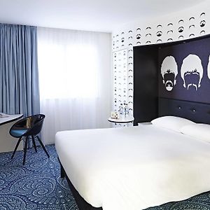 Standard Double Room Mobility Accessible